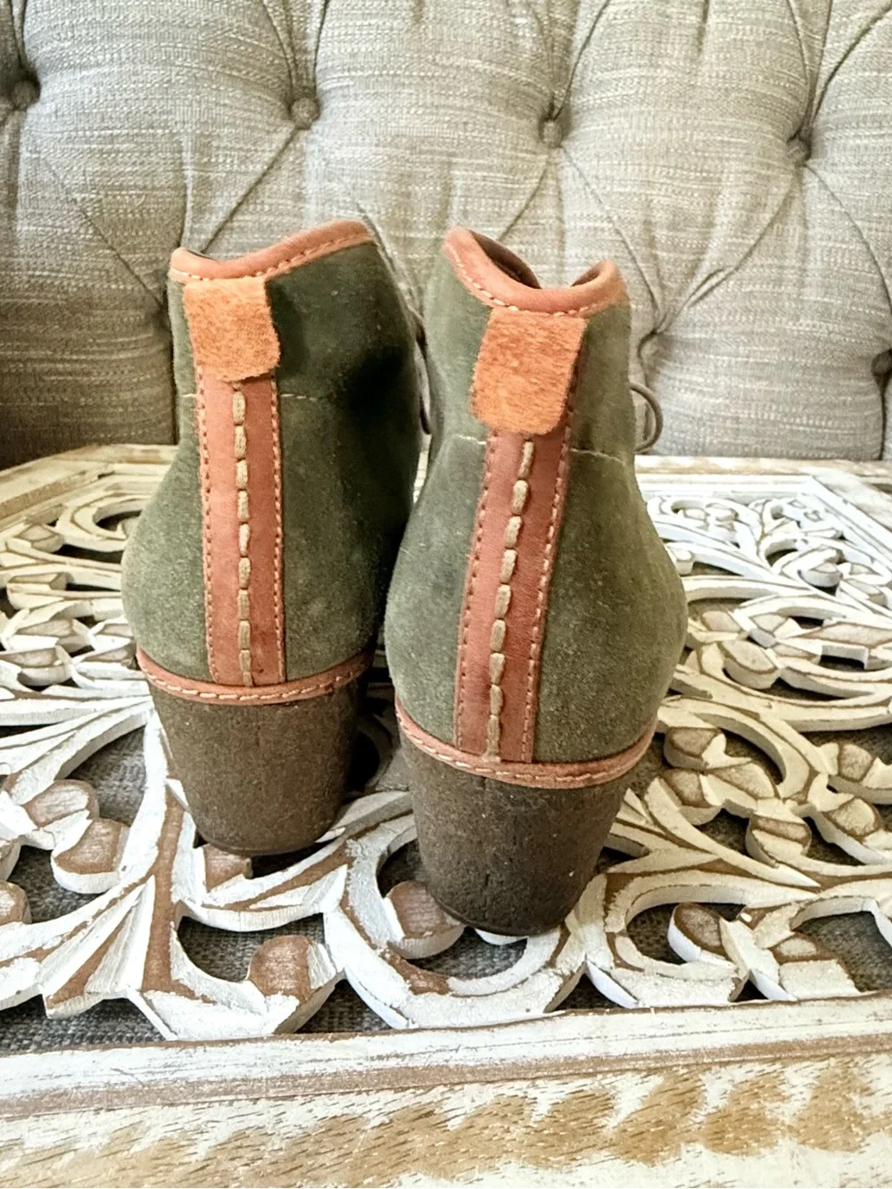 OluKai Olive Green Suede Wedge Ankle Booties Tan Trim Women’s 10